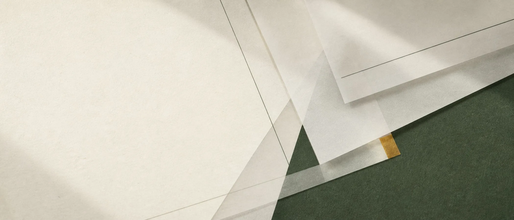Capas de papel superpuestas con sus renglones a la vista